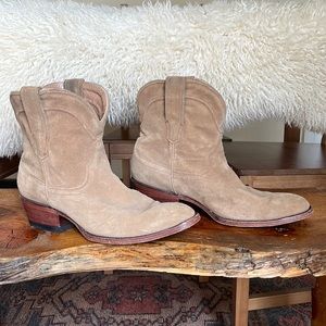 Tecovas Suede Lucy Ankle Boot size 9